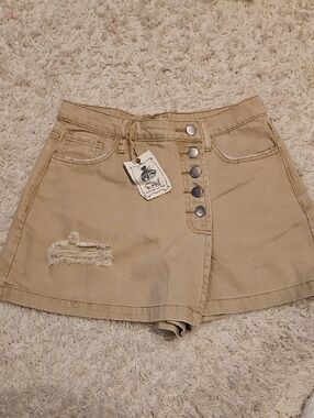 008p easel Distressed High-Waist Khaki Jean Skort with Button Front